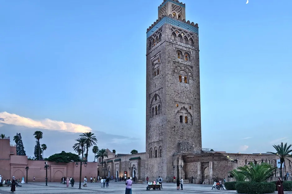 Mesquita Kutubiyya ao pôr do sol em Marraquexe, Marrocos, destino de cultura para viagens 2027