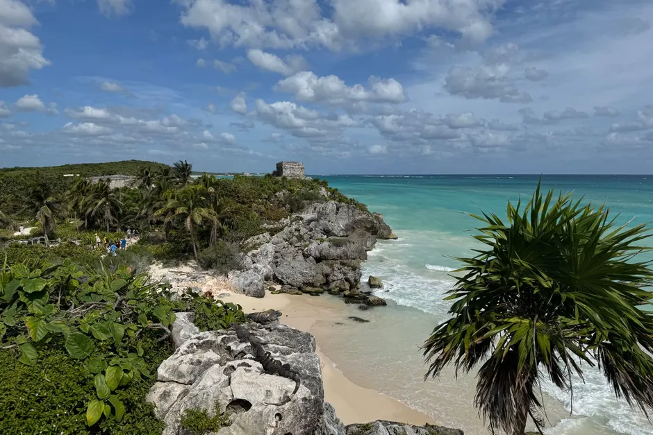 Ruínas maias de Tulum junto ao mar caribenho, México, destino para férias em 2027